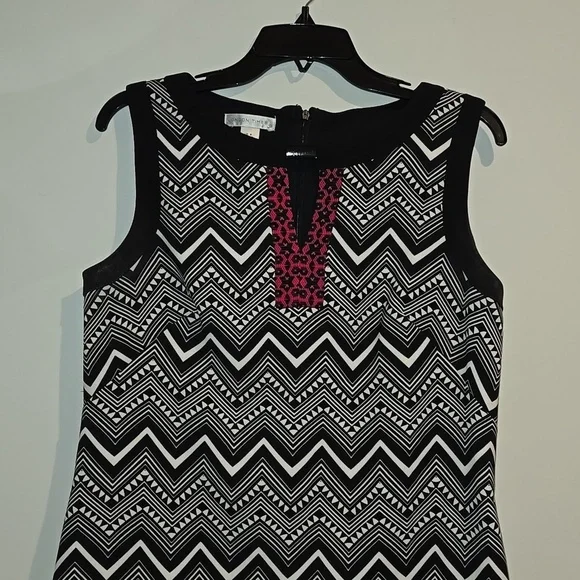 London Times black white pink chevron dress. Size 8. - Picture 2 of 7